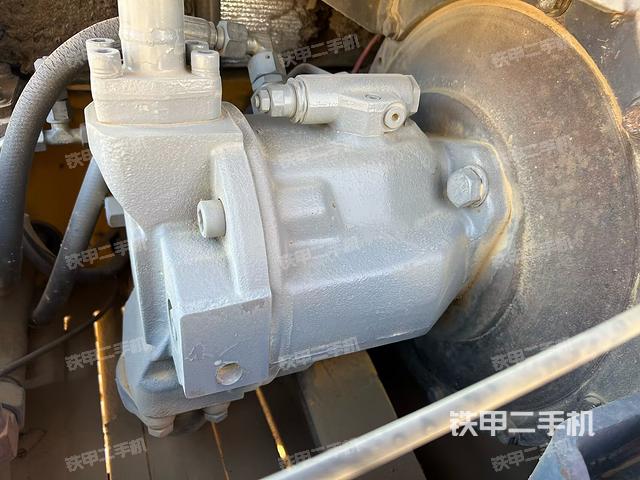 液壓泵艙室正面整體（整機(jī)外觀）