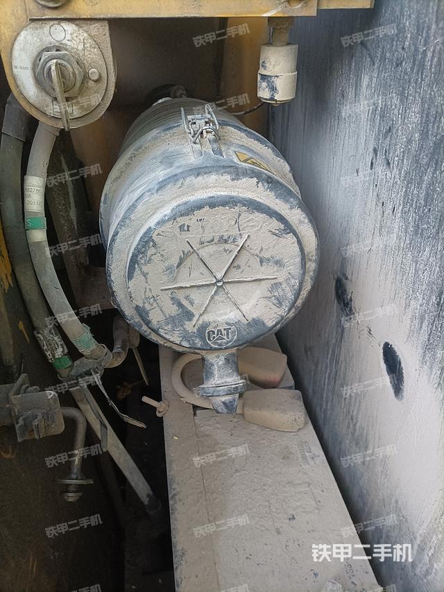 回转马达和主控阀（整机外观）