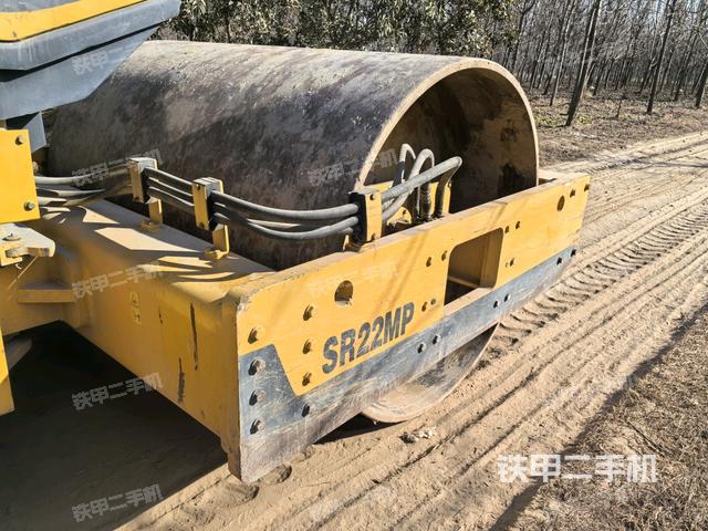 前車架正左側（壓路機前后車架）