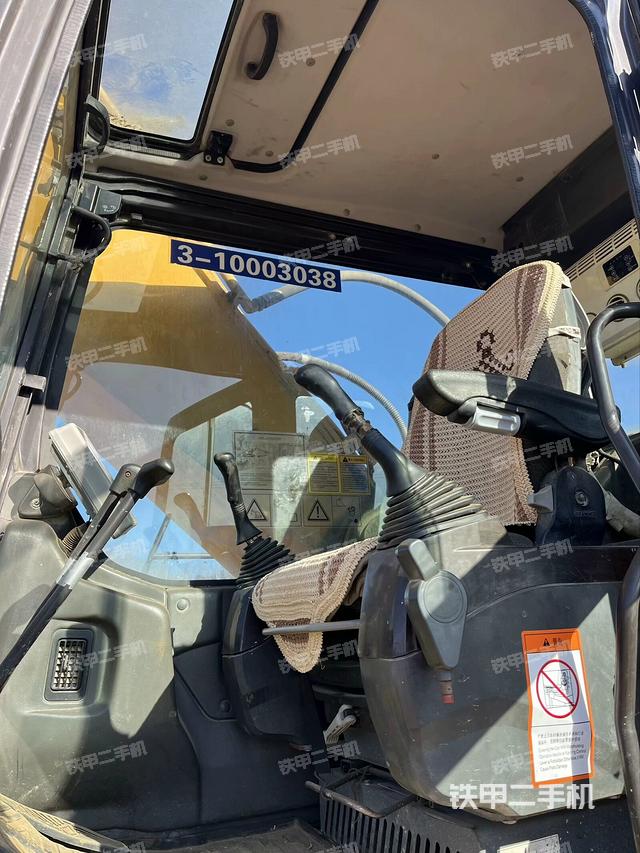 駕駛室整體（整機外觀）