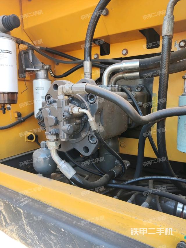 液壓泵斜45?左（大件艙室）