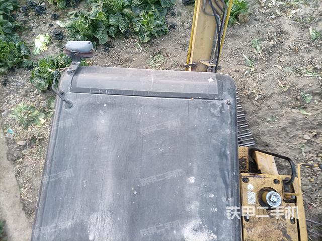 驾驶室顶部（整机外观）