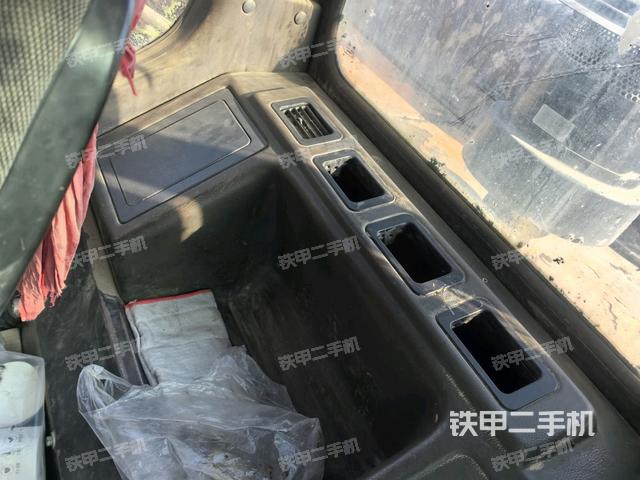 座椅后部(駕駛室部分) 座椅后部(駕駛室部分)