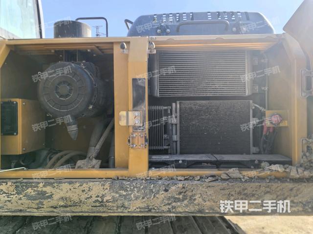 散熱器正面(大件艙室) 散熱器正面(大件艙室)