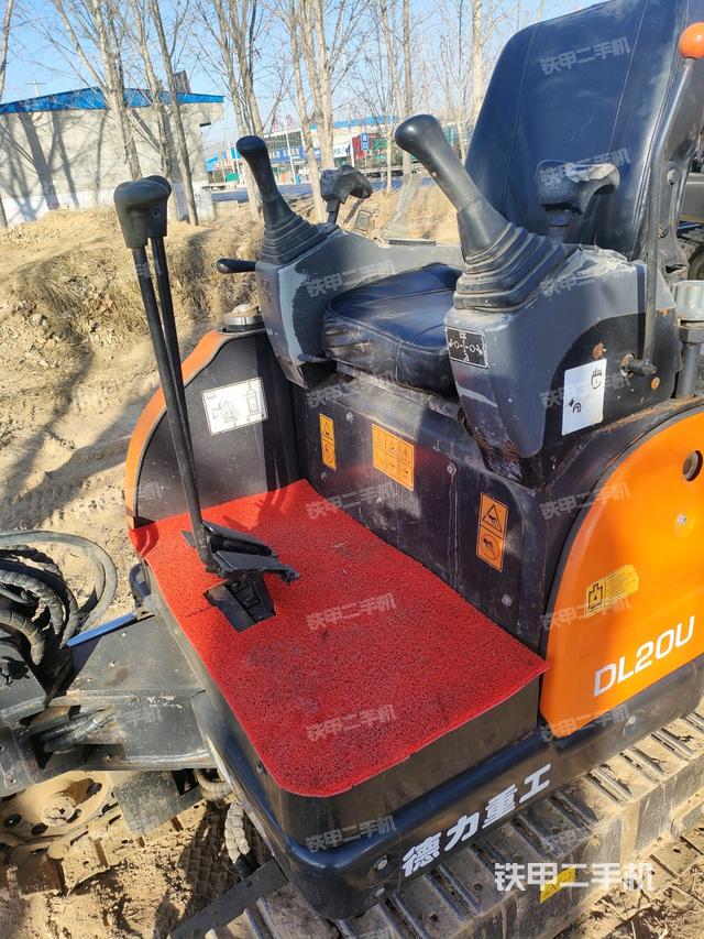 駕駛室頂部（整機(jī)外觀）