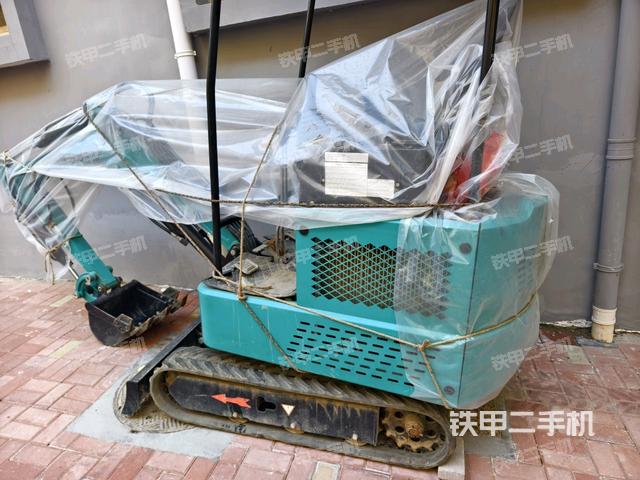 駕駛室整體(整機(jī)外觀) 駕駛室整體(整機(jī)外觀)