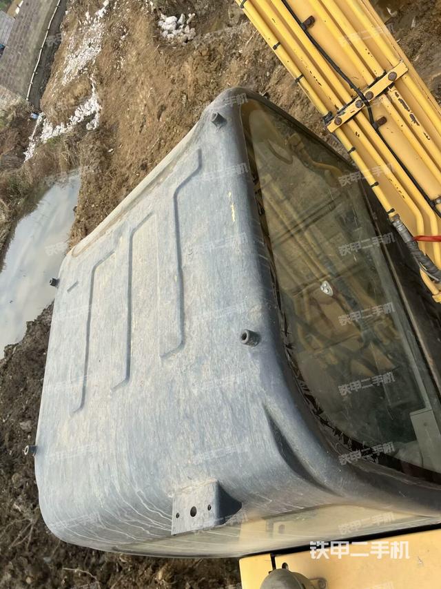 驾驶室顶部（整机外观）