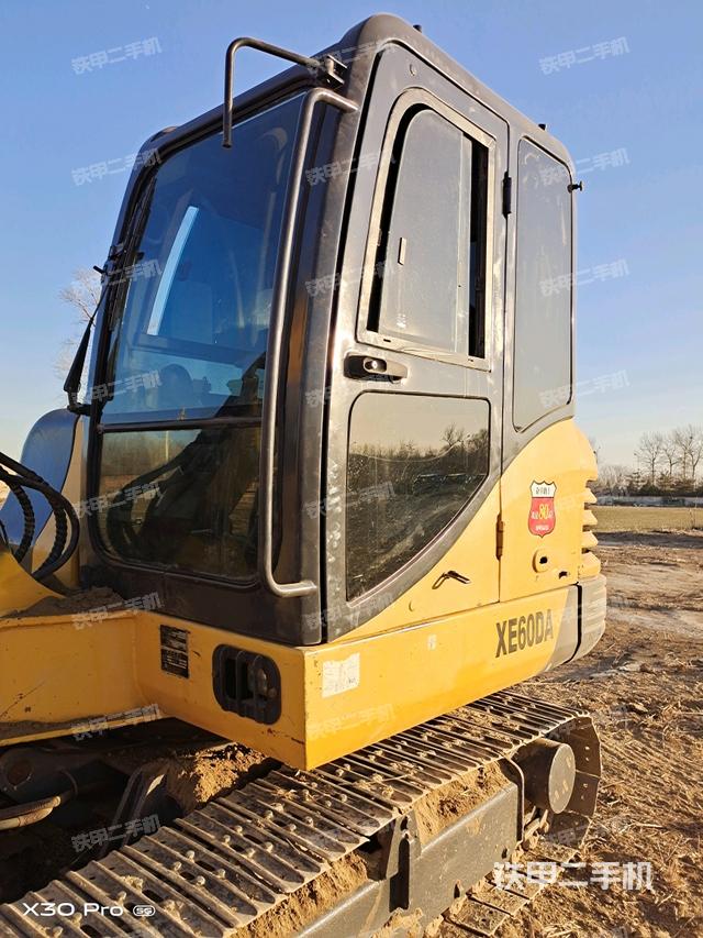 駕駛室整體（整機(jī)外觀）