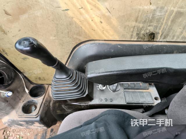 座椅右側控制臺/鑰匙門/油門/含右手柄（駕駛室部分）