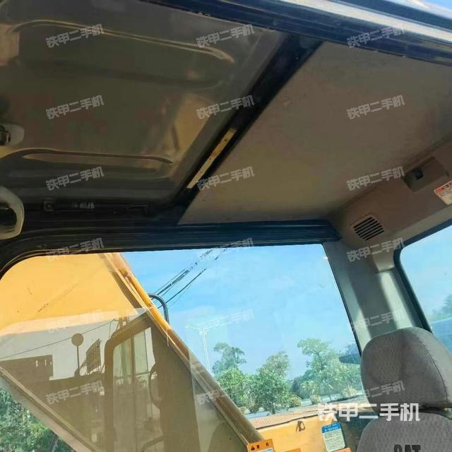 驾驶室顶部（整机外观）