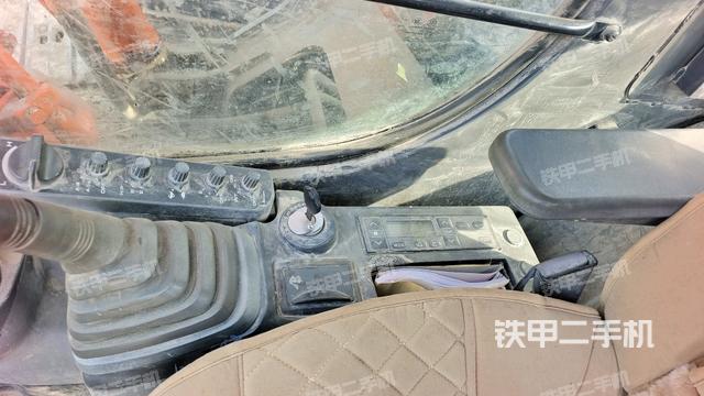 座椅右侧控制台/钥匙门/油门/含右手柄（驾驶室部分）