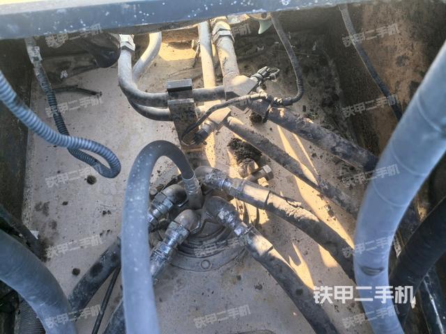 中央回轉(zhuǎn)接頭特寫(上車部件) 中央回轉(zhuǎn)接頭特寫(上車部件)