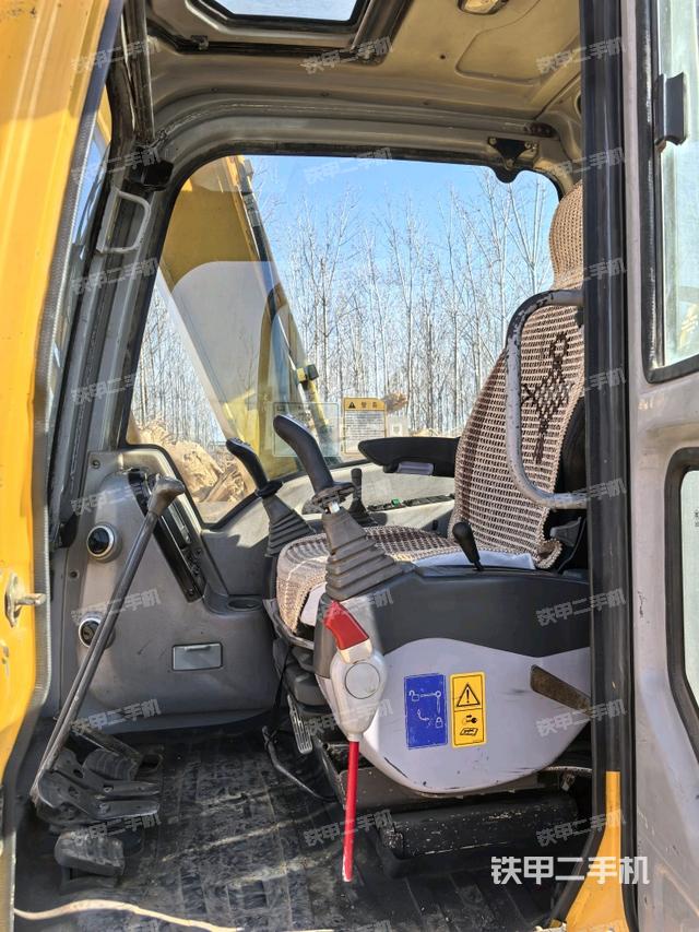 駕駛室頂部（整機(jī)外觀）