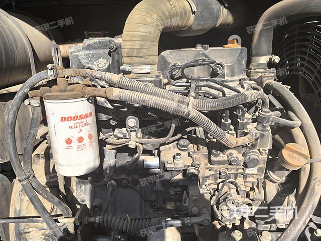 回轉(zhuǎn)馬達和主控閥（整機外觀）