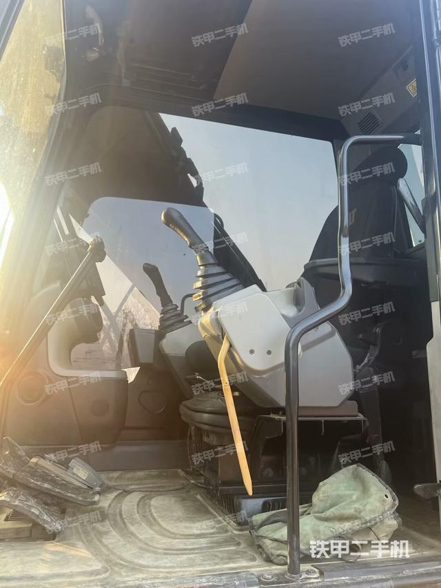 驾驶室整体（整机外观）