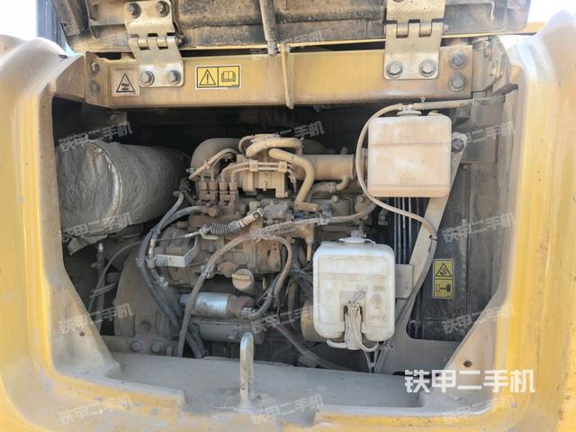 發(fā)動(dòng)機(jī)室（上車部件）