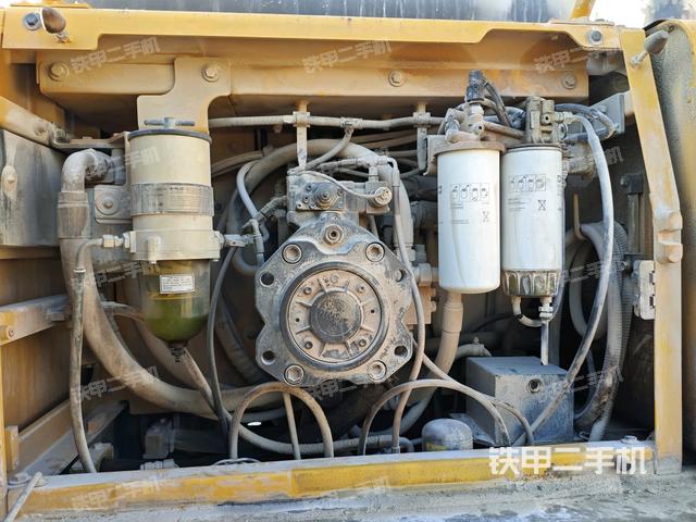 液壓泵艙室正面整體（整機(jī)外觀）