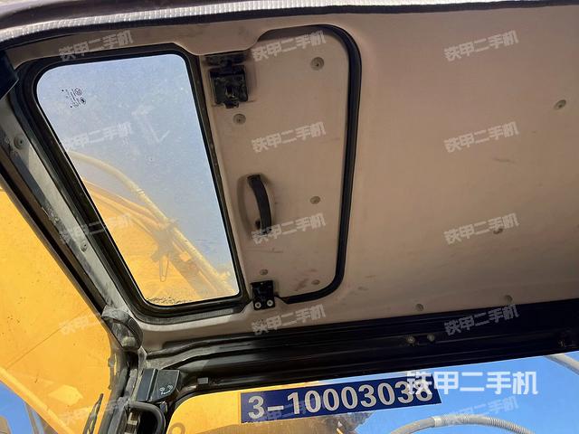 駕駛室頂部（整機外觀）