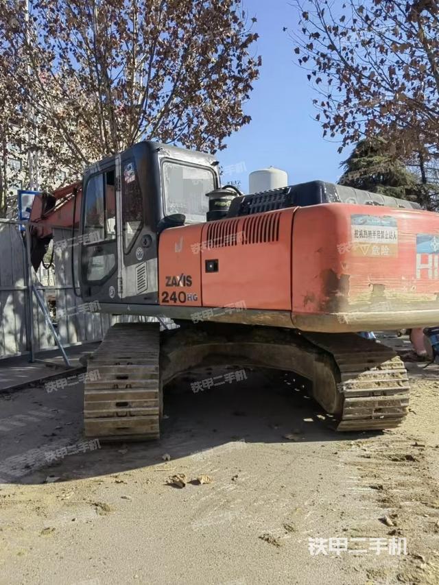 駕駛室整體(整機(jī)外觀) 駕駛室整體(整機(jī)外觀)