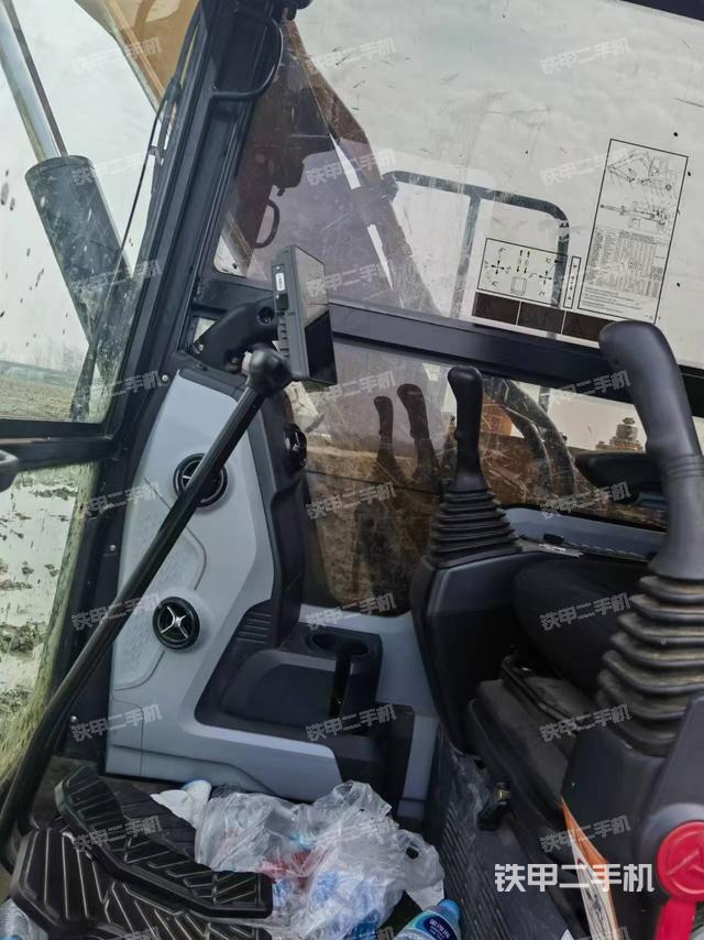 駕駛室整體（整機(jī)外觀）