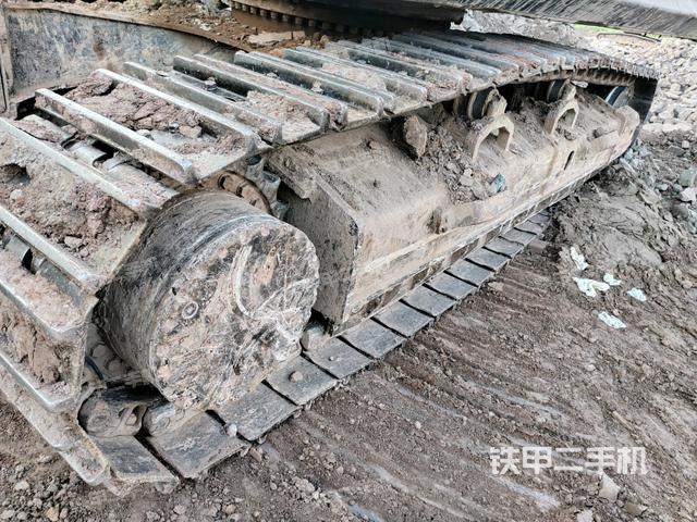 右側(cè)履帶整體(行走機(jī)構(gòu)) 右側(cè)履帶整體(行走機(jī)構(gòu))