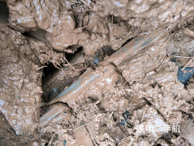 右側行走馬達蓋板（行走機構）