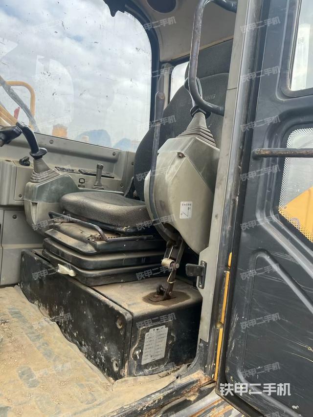 驾驶室整体（整机外观）