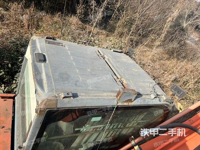 驾驶室顶部（整机外观）