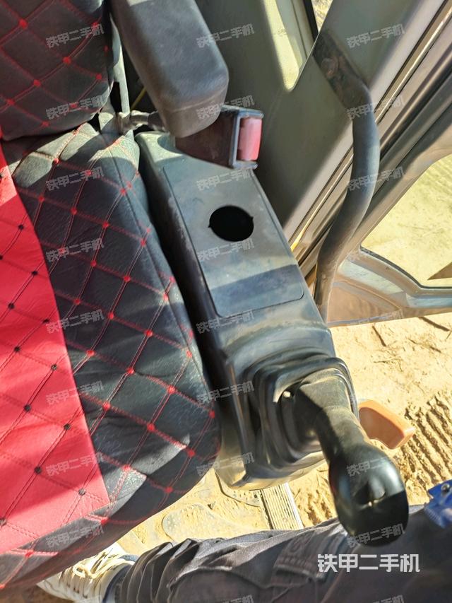 座椅左側(cè)控制臺(tái)/音響/含左手柄（駕駛室部分）