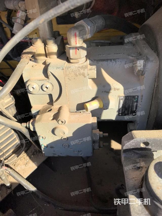 液壓泵艙室正面整體（整機(jī)外觀）