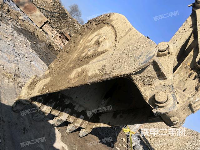 鏟斗右后整體(工作和回轉(zhuǎn)裝置) 鏟斗右后整體(工作和回轉(zhuǎn)裝置)