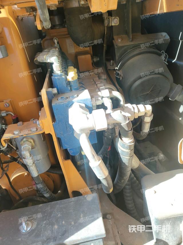 回轉(zhuǎn)馬達和主控閥（整機外觀）