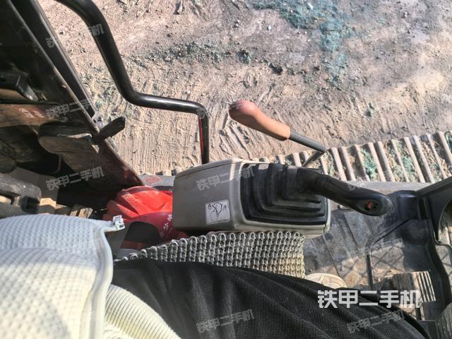 座椅左側(cè)控制臺/音響/含左手柄(駕駛室部分) 座椅左側(cè)控制臺/音響/含左手柄(駕駛室部分)
