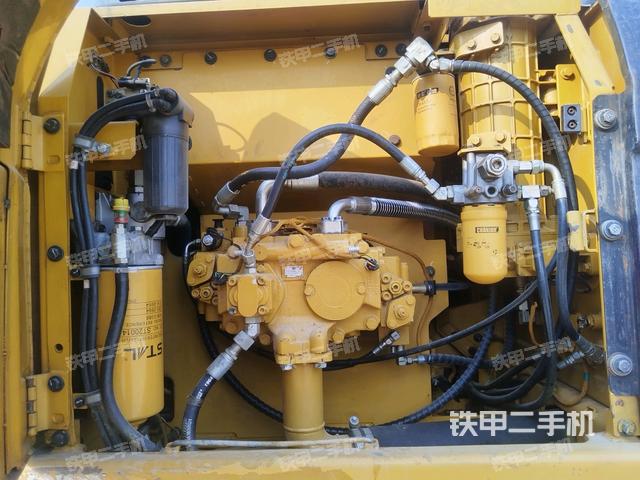 液壓泵艙室正面整體(整機(jī)外觀) 液壓泵艙室正面整體(整機(jī)外觀)