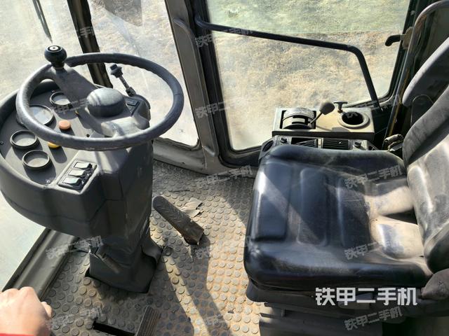 駕駛室側向上照全景（壓路機駕駛室）