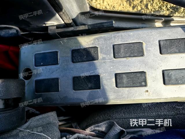 座椅右側(cè)控制臺(tái)/鑰匙門/油門/含右手柄(駕駛室部分) 座椅右側(cè)控制臺(tái)/鑰匙門/油門/含右手柄(駕駛室部分)