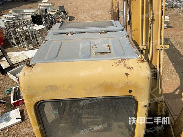 驾驶室顶部（整机外观）