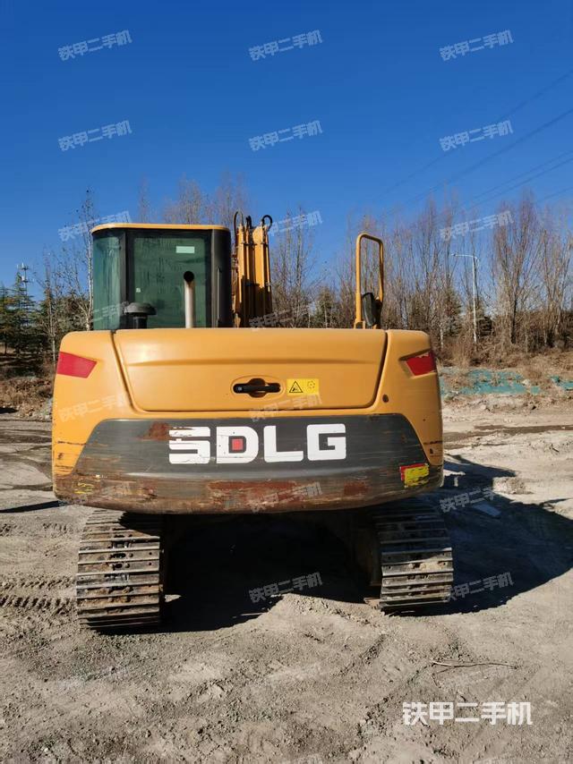 駕駛室頂部（整機外觀）