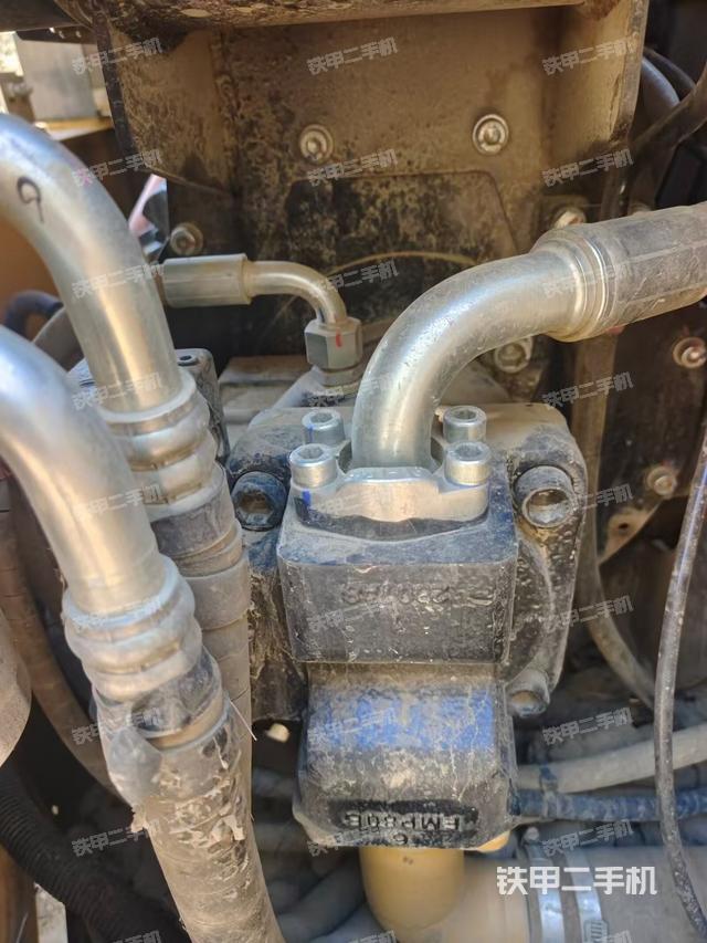 液壓泵艙室正面整體（整機(jī)外觀）