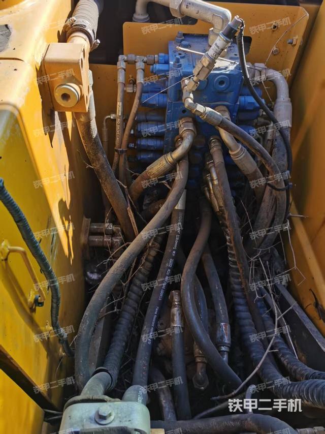 回轉馬達和主控閥（整機外觀）