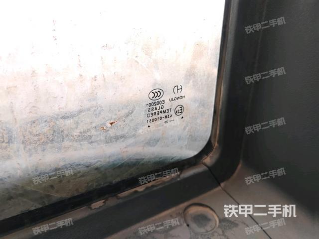 左后方玻璃角標(biāo)(駕駛室部分) 左后方玻璃角標(biāo)(駕駛室部分)