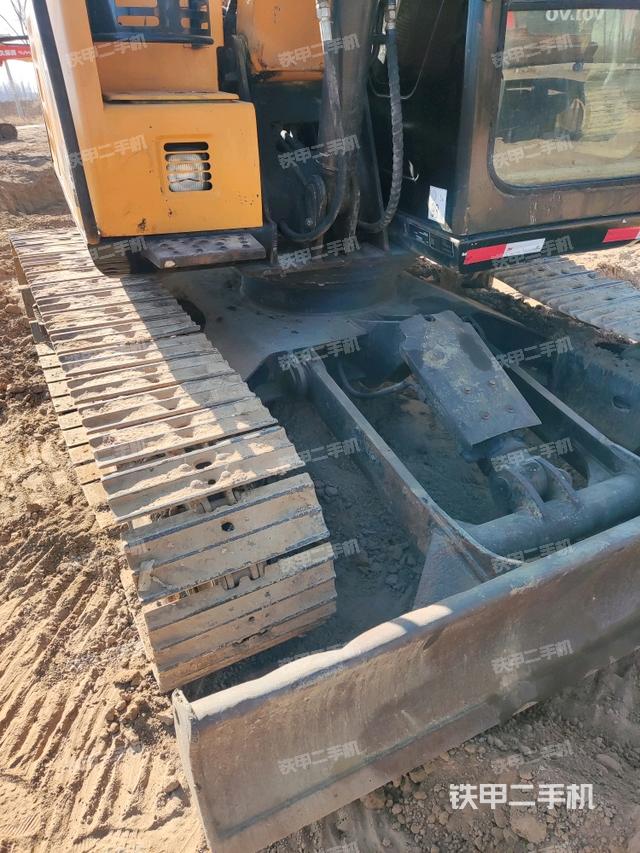 轉(zhuǎn)盤和下車架正前（工作和回轉(zhuǎn)裝置）