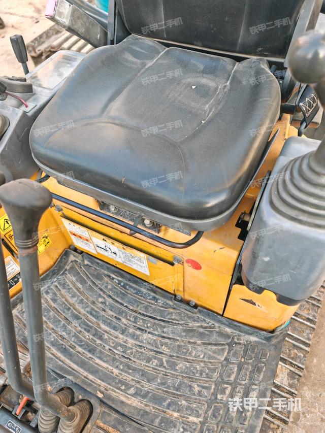 駕駛室整體（整機外觀）