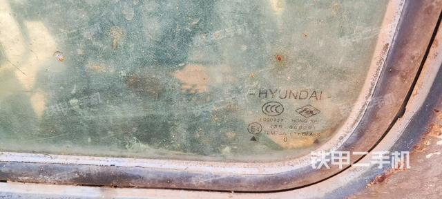 駕駛室整體(整機外觀) 駕駛室整體(整機外觀)