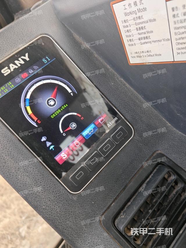 駕駛室頂部(整機外觀) 駕駛室頂部(整機外觀)