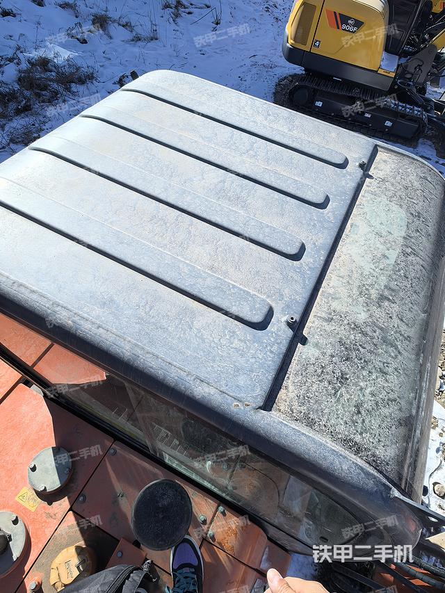 駕駛室頂部（整機外觀）