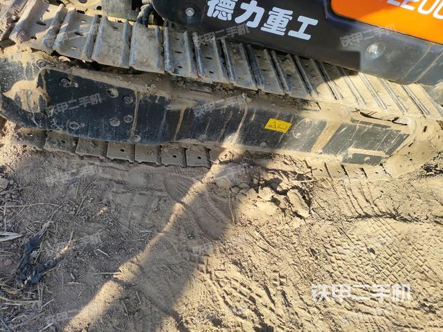 單側(cè)履帶整體（整機(jī)外觀）