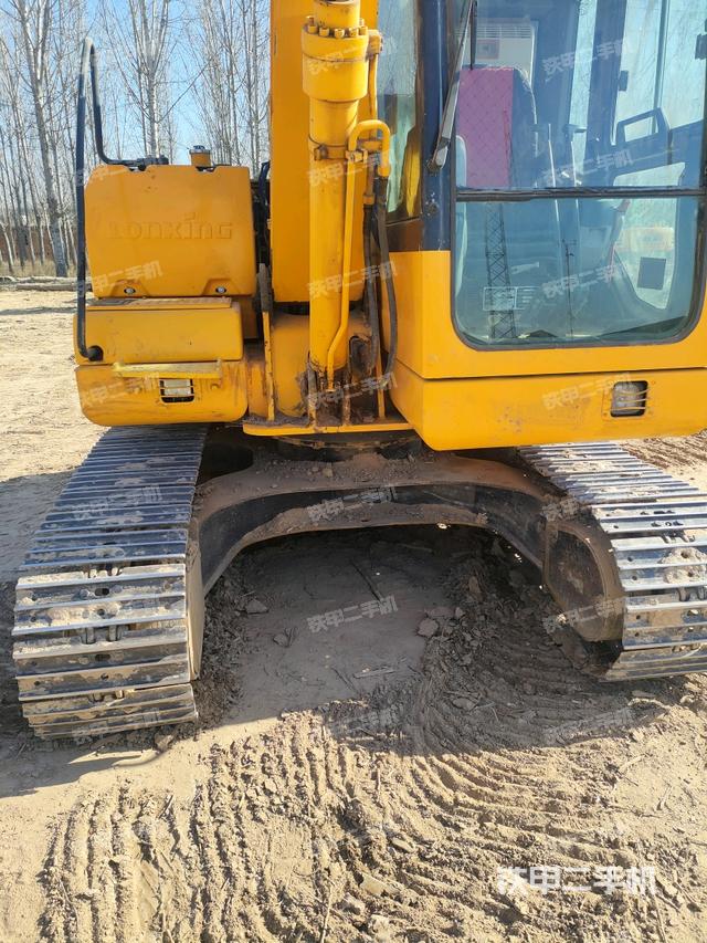 轉(zhuǎn)盤(pán)和下車架正前（工作和回轉(zhuǎn)裝置）