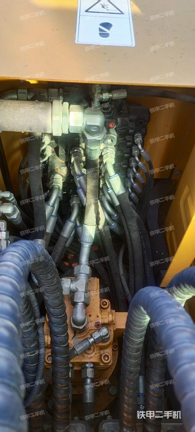 回轉(zhuǎn)馬達和主控閥（整機外觀）