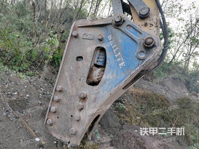 小臂整體左后(工作和回轉(zhuǎn)裝置) 小臂整體左后(工作和回轉(zhuǎn)裝置)